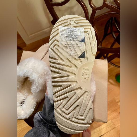 New Ugg Cozy II slippers - Picture 4 of 10